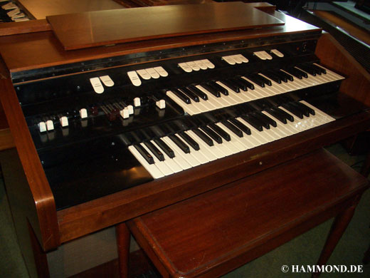 Hammond L-100 (elektromagnetische Tonerzeugung), sehr schöner Zustand